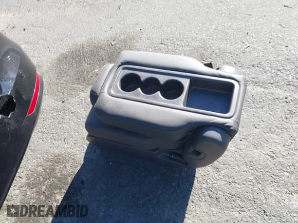 ✅ 2018 Honda Odyssey Touring • VIN: 5FNRL6H8XJB028614 • Lot: 43627180. Wystawiony na IAAI z przebiegiem 112 487 mil. Bezpłatny archiwum sprzedaży aukcyjnych z USA i szczegółowy raport historii pojazdu na DreamBid. Zdjęcie 12.