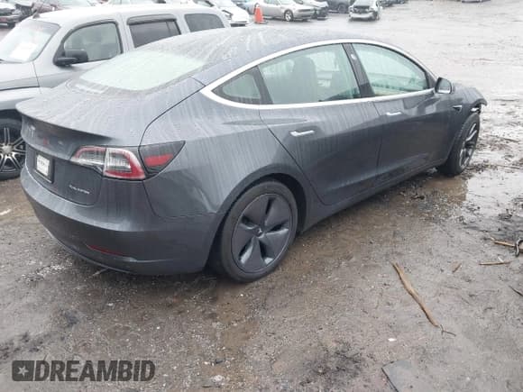 ✅ 2020 Tesla Model 3 Long Range • VIN: 5YJ3E1EBXLF770064 • Lot: 41424909. Wystawiony na IAAI z przebiegiem 96 972 mil. Bezpłatny archiwum sprzedaży aukcyjnych z USA i szczegółowy raport historii pojazdu na DreamBid. Zdjęcie 4.