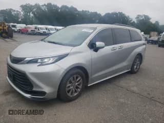 ✅ 2022 Toyota Sienna LE • VIN: 5TDKSKFC2NS042612 • Lot: 62808065. Wystawiony na Copart z przebiegiem 58 319 mil. Bezpłatny archiwum sprzedaży aukcyjnych z USA i szczegółowy raport historii pojazdu na DreamBid. Zdjęcie 1.