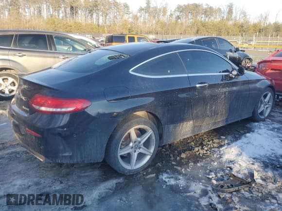 ✅ 2018 Mercedes-Benz C 300 • VIN: WDDWJ4KB6JF756983 • Lot: 88961705. Wystawiony na Copart z przebiegiem Nie podano. Bezpłatny archiwum sprzedaży aukcyjnych z USA i szczegółowy raport historii pojazdu na DreamBid. Zdjęcie 3.