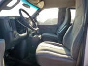 ✅ 2016 Chevrolet Express Passenger LT • VIN: 1GAZGPFG8G1160219 • Lot: 52105005. Wystawiony na Copart z przebiegiem 149 546 mil. Bezpłatny archiwum sprzedaży aukcyjnych z USA i szczegółowy raport historii pojazdu na DreamBid. Zdjęcie 7.