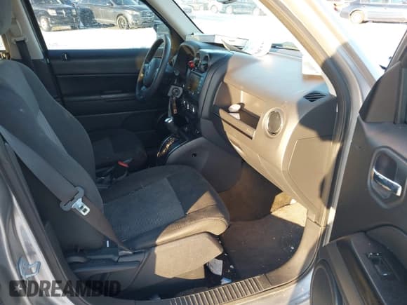 ✅ 2016 Jeep Patriot Sport SE • VIN: 1C4NJPBAXGD682194 • Лот: 41399705. Опубликован ранее на IAAI с пробегом 129 414 миль. Бесплатный доступ к архиву аукционных продаж из США и подробный отчёт об истории автомобиля на DreamBid. Изображение 5.