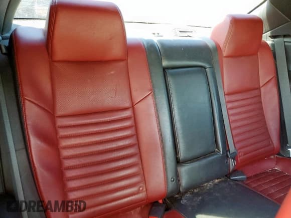 ✅ 2013 Dodge Challenger R/T Classic • VIN: 2C3CDYBT4DH685861 • Lot: 67073485. Wystawiony na Copart z przebiegiem 119 710 mil. Bezpłatny archiwum sprzedaży aukcyjnych z USA i szczegółowy raport historii pojazdu na DreamBid. Zdjęcie 10.