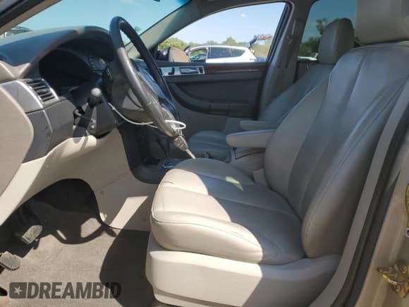 ✅ 2006 Chrysler Pacifica Touring • VIN: 2A4GM68446R826372 • Lot: 71285895. Wystawiony na Copart z przebiegiem 128 137 mil. Bezpłatny archiwum sprzedaży aukcyjnych z USA i szczegółowy raport historii pojazdu na DreamBid. Zdjęcie 7.