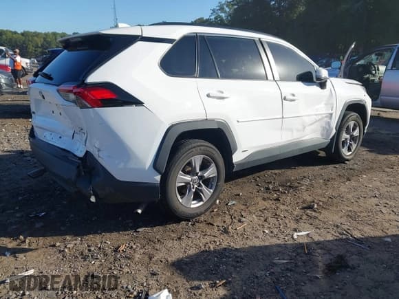 ✅ 2022 Toyota RAV4 Hybrid LE • VIN: 4T3MWRFV1NU057995 • Lot: 43372630. Wystawiony na IAAI z przebiegiem 47 445 mil. Bezpłatny archiwum sprzedaży aukcyjnych z USA i szczegółowy raport historii pojazdu na DreamBid. Zdjęcie 4.