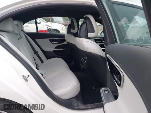 ✅ 2023 Mercedes-Benz C 300 • VIN: W1KAF4GB3PR121215 • Лот: 42068171. Опубликован ранее на IAAI с пробегом 15 082 миль. Бесплатный доступ к архиву аукционных продаж из США и подробный отчёт об истории автомобиля на DreamBid. Изображение 8.