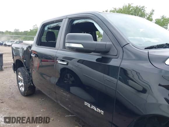 2019 Ram 1500 Big Horn z VIN 1C6SRFFT2KN911978, wystawiony jako IAAI lot #42483116 z przebiegiem 123 639 mil mil oraz . Historia ofert i sprzedaży dostępna na DreamBid. Obrazek 13.
