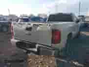 2010 Chevrolet Silverado 1500 Work Truck z VIN 1GCPCPEA1AZ215626, wystawiony jako IAAI lot #43373577 z przebiegiem 286 892 mil mil oraz . Historia ofert i sprzedaży dostępna na DreamBid. Obrazek 4.