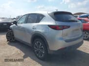 ✅ 2023 Mazda CX-5 S Premium • VIN: JM3KFBDM5P0124377 • Lot: 43347513. Wystawiony na IAAI z przebiegiem 43 428 mil. Bezpłatny archiwum sprzedaży aukcyjnych z USA i szczegółowy raport historii pojazdu na DreamBid. Zdjęcie 3.