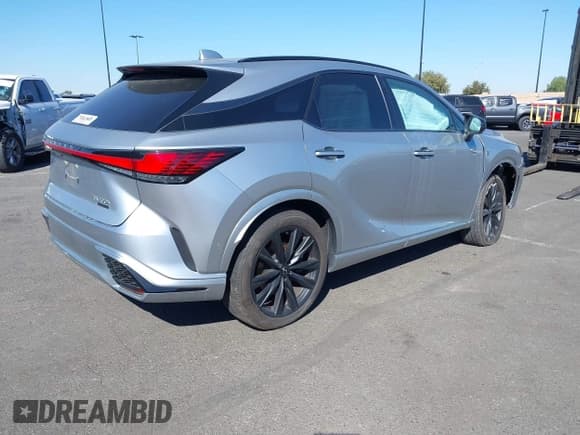 ✅ 2023 Lexus RX 500h F Sport Performance • VIN: 2T2BCMEAXPC010507 • Lot: 41383030. Wystawiony na IAAI z przebiegiem 10 075 mil. Bezpłatny archiwum sprzedaży aukcyjnych z USA i szczegółowy raport historii pojazdu na DreamBid. Zdjęcie 4.
