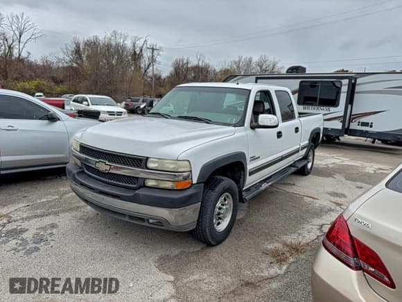 ✅ 2001 Chevrolet Silverado 2500HD LT • VIN: 1GCHC23171F166265 • Лот: 94521765. Опубликован ранее на Copart с пробегом 120 733 миль. Бесплатный доступ к архиву аукционных продаж из США и подробный отчёт об истории автомобиля на DreamBid. Изображение 2.