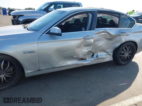 ✅ 2016 BMW 5 Series 528i • VIN: WBA5A5C53GG350549 • Lot: 43313498. Listed on IAAI with 100,856 mi. Free auction sales archive from the USA and detailed vehicle history report at DreamBid. Image 6.