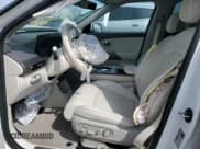 ✅ 2024 Genesis GV60 Advanced • VIN: KMUKCDSC5RU020102 • Lot: 51410555. Wystawiony na Copart z przebiegiem 8 485 mil. Bezpłatny archiwum sprzedaży aukcyjnych z USA i szczegółowy raport historii pojazdu na DreamBid. Zdjęcie 7.