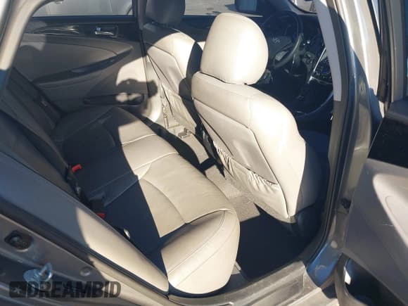 ✅ 2013 Hyundai Sonata SE • VIN: 5NPEC4AC8DH687136 • Lot: 43453065. Listed on IAAI with 164,631 mi. Free auction sales archive from the USA and detailed vehicle history report at DreamBid. Image 8.