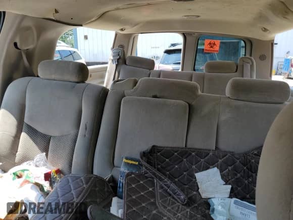 2003 Chevrolet Suburban LT с VIN 1GNEC16Z63J200802, выставлен на аукционе Copart как лот 61810024 с пробегом Не указан миль и На запчасти • Non repairable. История ставок и продаж доступна на DreamBid. Изображение 10.