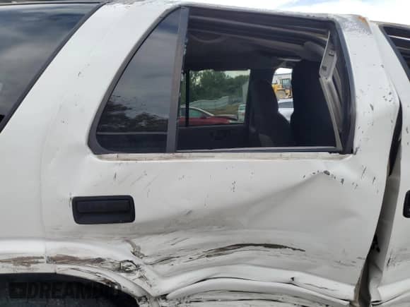 2004 Chevrolet Blazer LS z VIN 1GNDT13X84K162371, wystawiony jako Copart lot #71074684 z przebiegiem 273 070 mil mil oraz Szkoda całkowita • Salvage title. Historia ofert i sprzedaży dostępna na DreamBid. Obrazek 10.