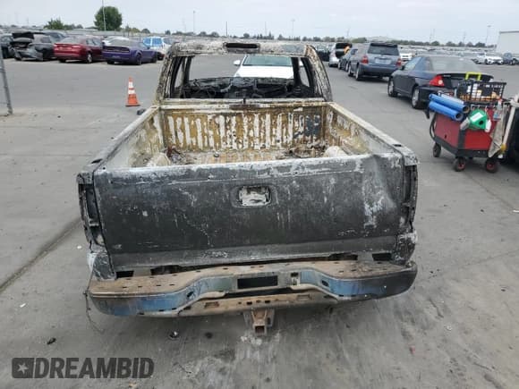 ✅ 2004 Chevrolet Silverado 2500HD LS • VIN: 1GCHK23U14F178073 • Lot: 81078715. Wystawiony na Copart z przebiegiem Nie podano. Bezpłatny archiwum sprzedaży aukcyjnych z USA i szczegółowy raport historii pojazdu na DreamBid. Zdjęcie 6.