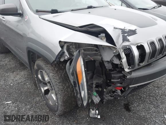 ✅ 2014 Jeep Cherokee Trailhawk • VIN: 1C4PJMBSXEW156973 • Lot: 43760581. Wystawiony na IAAI z przebiegiem 2 021 071 mil. Bezpłatny archiwum sprzedaży aukcyjnych z USA i szczegółowy raport historii pojazdu na DreamBid. Zdjęcie 6.