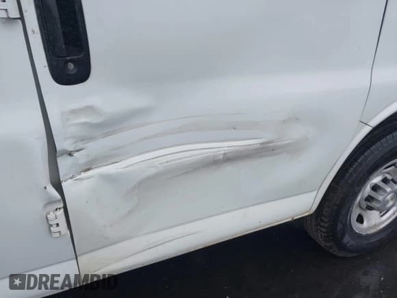 ✅ 2021 Chevrolet Express Cargo • VIN: 1GCWGAFP2M1183448 • Lot: 43152697. Wystawiony na IAAI z przebiegiem 111 878 mil. Bezpłatny archiwum sprzedaży aukcyjnych z USA i szczegółowy raport historii pojazdu na DreamBid. Zdjęcie 17.