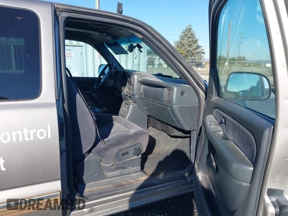 ✅ 2001 Chevrolet Silverado 2500HD LS • VIN: 1GCHK29G61E281556 • Лот: 42953227. Опубликован ранее на IAAI с пробегом 272 150 миль. Бесплатный доступ к архиву аукционных продаж из США и подробный отчёт об истории автомобиля на DreamBid. Изображение 5.