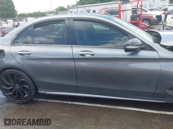 ✅ 2019 Mercedes-Benz C 43 AMG • VIN: 55SWF6EB9KU292191 • Lot: 42231741. Listed on IAAI with 80,572 mi. Free auction sales archive from the USA and detailed vehicle history report at DreamBid. Image 13.