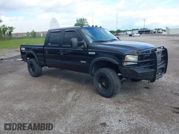 ✅ 2005 Ford F-250 XL • VIN: 1FTSW21PX5EA16621 • Lot: 42330472. Listed on IAAI with 237,031 mi. Free auction sales archive from the USA and detailed vehicle history report at DreamBid. Image 1.