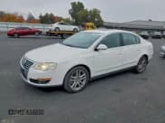 ✅ 2008 Volkswagen Passat 2.0T • VIN: WVWEK73C38P040350 • Lot: 96008595. Wystawiony na Copart z przebiegiem 109 187 mil. Bezpłatny archiwum sprzedaży aukcyjnych z USA i szczegółowy raport historii pojazdu na DreamBid. Zdjęcie 1.