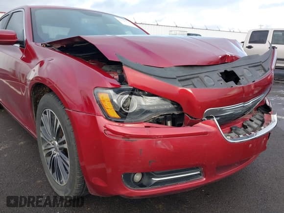 ✅ 2013 Chrysler 300 S • VIN: 2C3CCAGG2DH728471 • Лот: 41182745. Опубликован ранее на IAAI с пробегом 128 927 миль. Бесплатный доступ к архиву аукционных продаж из США и подробный отчёт об истории автомобиля на DreamBid. Изображение 6.