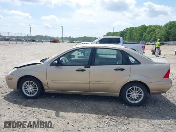 ✅ 2000 Ford Focus ZTS • VIN: 1FAFP383XYW112826 • Lot: 42082031. Wystawiony na IAAI z przebiegiem 160 638 mil. Bezpłatny archiwum sprzedaży aukcyjnych z USA i szczegółowy raport historii pojazdu na DreamBid. Zdjęcie 14.