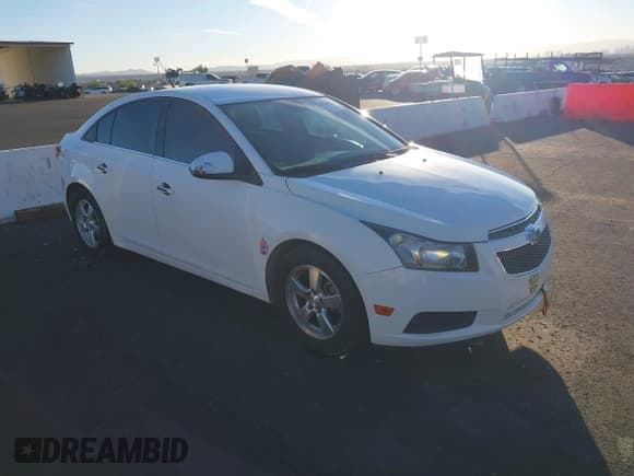 ✅ 2014 Chevrolet Cruze 1LT • VIN: 1G1PC5SB6E7299339 • Lot: 43680374. Listed on IAAI with 98,677 mi. Free auction sales archive from the USA and detailed vehicle history report at DreamBid. Image 1.
