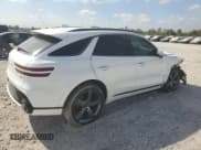 ✅ 2023 Genesis GV70 2.5T • VIN: KMUMADTB5PU088773 • Lot: 82677045. Wystawiony na Copart z przebiegiem 31 522 mil. Bezpłatny archiwum sprzedaży aukcyjnych z USA i szczegółowy raport historii pojazdu na DreamBid. Zdjęcie 3.