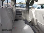 ✅ 2008 Dodge 1500 ST • VIN: 1D7HU18218J130917 • Lot: 43617480. Wystawiony na IAAI z przebiegiem 208 586 mil. Bezpłatny archiwum sprzedaży aukcyjnych z USA i szczegółowy raport historii pojazdu na DreamBid. Zdjęcie 8.