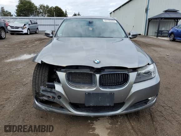 2011 BMW 3 Series z VIN WBAPG7G58BNN18042, wystawiony jako Copart lot #83788495 z przebiegiem 251 963 mil mil oraz Szkoda całkowita • Salvage title. Historia ofert i sprzedaży dostępna na DreamBid. Obrazek 5.