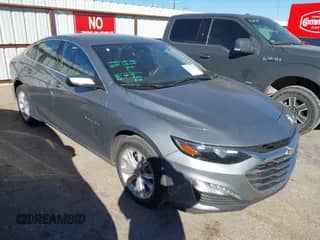 2024 Chevrolet Malibu LT z VIN 1G1ZD5STXRF125767, wystawiony jako IAAI lot #43543412 z przebiegiem 50 573 mil mil oraz . Historia ofert i sprzedaży dostępna na DreamBid. Obrazek 1.