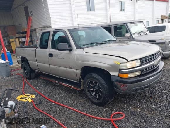 ✅ 2000 Chevrolet Silverado 1500 LS • VIN: 2GCEK19T9Y1331453 • Lot: 42671687. Wystawiony na IAAI z przebiegiem 233 675 mil mil. Skorzystaj z bezpłatnego archiwum sprzedaży aukcyjnych z USA i zobacz szczegółowy raport historii pojazdu na DreamBid. Zdjęcie 1.