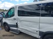 ✅ 2018 Ford Transit XL • VIN: 1FMZK1YM0JKA80139 • Lot: 41786995. Wystawiony na IAAI z przebiegiem 86 789 mil. Bezpłatny archiwum sprzedaży aukcyjnych z USA i szczegółowy raport historii pojazdu na DreamBid. Zdjęcie 17.