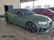 ✅ 2023 Audi S5 Sportback Premium Plus • VIN: WAUC4CF58PA066111 • Lot: 48360585. Wystawiony na Copart z przebiegiem 19 184 mil. Bezpłatny archiwum sprzedaży aukcyjnych z USA i szczegółowy raport historii pojazdu na DreamBid. Zdjęcie 4.