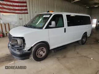 ✅ 2017 Chevrolet Express Passenger LS • VIN: 1GAWGEFG0H1345437 • Lot: 70468785. Listed on Copart with 71,835 mi. Free auction sales archive from the USA and detailed vehicle history report at DreamBid. Image 1.