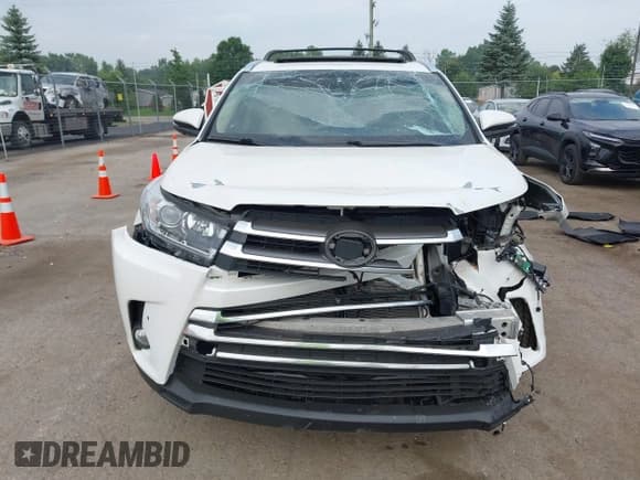 ✅ 2018 Toyota Highlander Limited • VIN: 5TDDZRFHXJS863282 • Lot: 42917706. Wystawiony na IAAI z przebiegiem 171 205 mil. Bezpłatny archiwum sprzedaży aukcyjnych z USA i szczegółowy raport historii pojazdu na DreamBid. Zdjęcie 12.