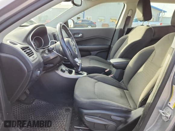 ✅ 2019 Jeep Compass Sport • VIN: 3C4NJDAB4KT834868 • Lot: 92865105. Wystawiony na Copart z przebiegiem 151 269 mil. Bezpłatny archiwum sprzedaży aukcyjnych z USA i szczegółowy raport historii pojazdu na DreamBid. Zdjęcie 7.