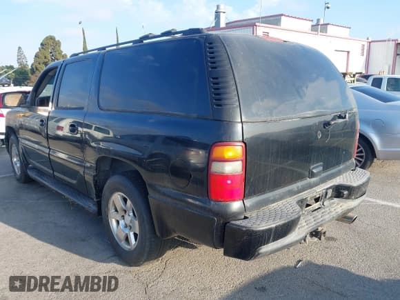 ✅ 2003 GMC Yukon XL • VIN: 1GKFK66U13J330704 • Lot: 42762207. Listed on IAAI with 217,383 mi. Free auction sales archive from the USA and detailed vehicle history report at DreamBid. Image 3.
