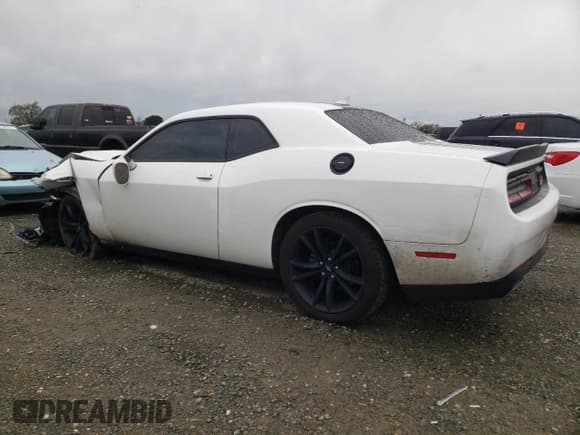 ✅ 2017 Dodge Challenger SXT • VIN: 2C3CDZAG4HH573206 • Lot: 45562223. Wystawiony na Copart z przebiegiem 70 502 mil. Bezpłatny archiwum sprzedaży aukcyjnych z USA i szczegółowy raport historii pojazdu na DreamBid. Zdjęcie 2.