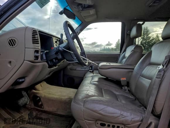 ✅ 1999 Chevrolet Suburban • VIN: 1GNFK16R5XJ507696 • Lot: 95361465. Listed on Copart with 175,710 mi. Free auction sales archive from the USA and detailed vehicle history report at DreamBid. Image 7.