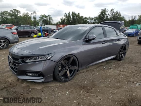 ✅ 2018 Honda Accord Sport • VIN: 1HGCV2E35JA010811 • Лот: 70744205. Опубликован ранее на Copart с пробегом 165 562 миль. Бесплатный доступ к архиву аукционных продаж из США и подробный отчёт об истории автомобиля на DreamBid. Изображение 1.
