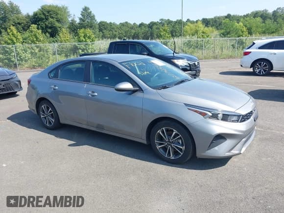 ✅ 2024 Kia Forte LXS • VIN: 3KPF24AD8RE738503 • Lot: 42774843. Wystawiony na IAAI z przebiegiem 29 673 mil. Bezpłatny archiwum sprzedaży aukcyjnych z USA i szczegółowy raport historii pojazdu na DreamBid. Zdjęcie 1.