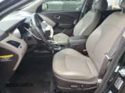 ✅ 2014 Hyundai Tucson SE • VIN: KM8JUCAGXEU918582 • Lot: 47685165. Wystawiony na Copart z przebiegiem 57 012 mil. Bezpłatny archiwum sprzedaży aukcyjnych z USA i szczegółowy raport historii pojazdu na DreamBid. Zdjęcie 7.