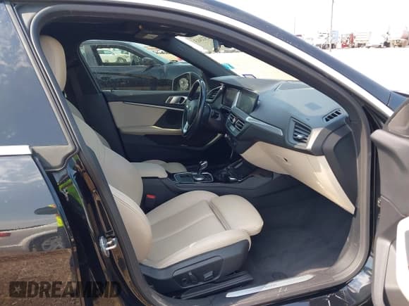 ✅ 2022 BMW 2 Series 228i • VIN: WBA53AK0XN7K83440 • Lot: 42322413. Wystawiony na IAAI z przebiegiem 44 854 mil. Bezpłatny archiwum sprzedaży aukcyjnych z USA i szczegółowy raport historii pojazdu na DreamBid. Zdjęcie 5.