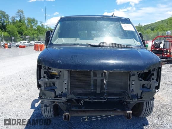 ✅ 2018 Chevrolet Express Passenger LT • VIN: 1GAZGPFG2J1320909 • Lot: 42332001. Wystawiony na IAAI z przebiegiem 89 732 mil. Bezpłatny archiwum sprzedaży aukcyjnych z USA i szczegółowy raport historii pojazdu na DreamBid. Zdjęcie 13.