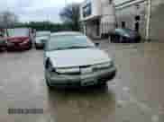 1998 Saturn SL z VIN 1G8ZF5285WZ204569, wystawiony jako Copart lot #43624765 z przebiegiem 318 544 mil mil oraz Szkoda całkowita • Salvage title. Historia ofert i sprzedaży dostępna na DreamBid. Obrazek 10.
