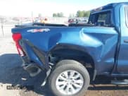 ✅ 2022 Chevrolet Silverado 1500 Custom • VIN: 1GCPYBEK8NZ226769 • Lot: 43565241. Wystawiony na IAAI z przebiegiem 39 608 mil. Bezpłatny archiwum sprzedaży aukcyjnych z USA i szczegółowy raport historii pojazdu na DreamBid. Zdjęcie 18.